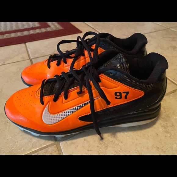 Girls Size: 8 1/2 Nike Cleats (softball) - Picture 3 of 5